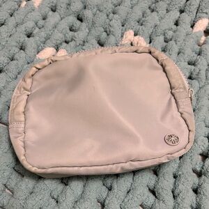 GAIAM Light Gray Belt Bag